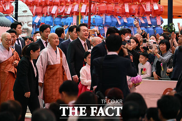 봉축법요식에 참석하는 윤석열 대통령.