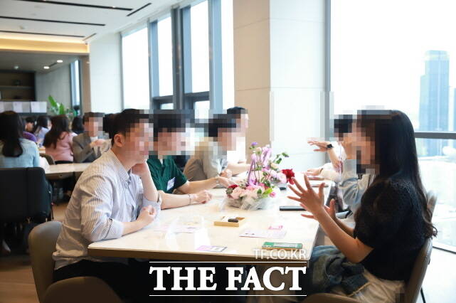 세종시가 최근 미혼남녀 40명이 참여한 인연만들기 1회차 행사를 갖고 있다./세종시