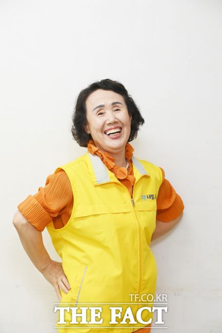 새빛돌보미로 활동하는 김용자씨./수원시