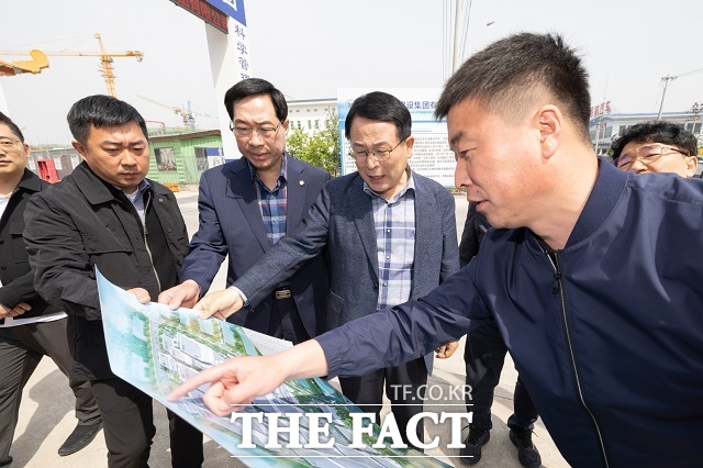 중국에서 공공외교에 매진 중인 정헌율 익산시장이 중국조선족민속식품산업단지를 방문했다. /익산시