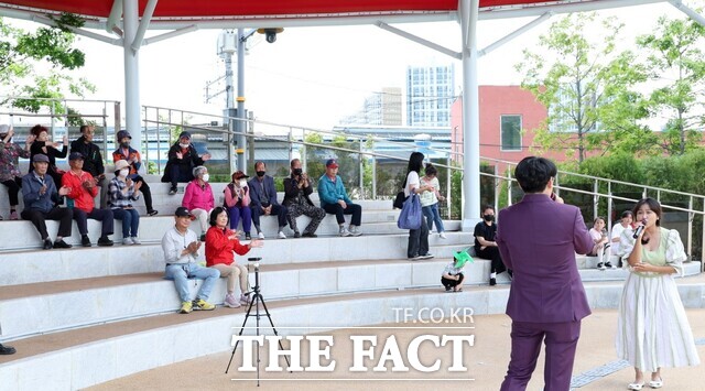 지난해 태안읍 중앙로 광장 상설 공연 모습. / 태안군