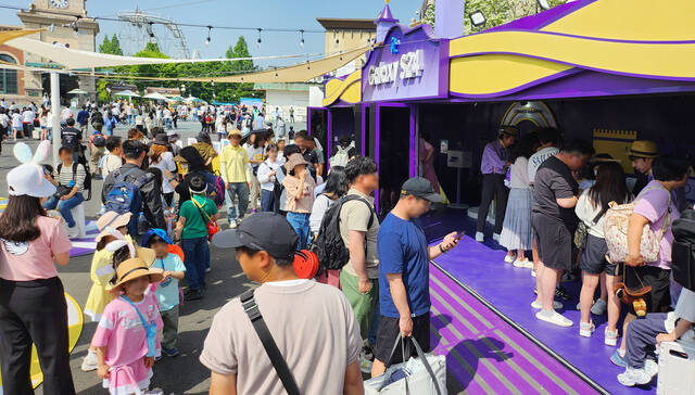 삼성전자가 에버랜드에서 운영 중인 갤럭시 스튜디오 포토가 개관 4주 만에 누적 방문객 10만명을 돌파했다. /삼성전자