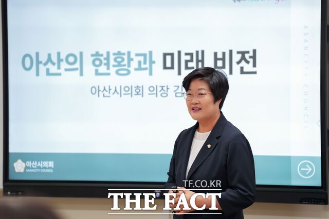 21일 김희영 의장이 아산학 명사 초청 특강을 하고 있다./아산시의회