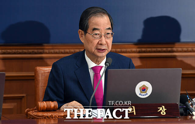 한덕수 국무총리는 21일 국무회의에서 채상병 특별검사법에 대해 헌법상 삼권분립에 위배될 소지가 크다며 윤석열 대통령의 재의요구권(거부권)이 필요하다고 밝혔다. /임영무 기자