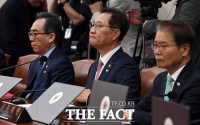  한덕수 총리 발언 듣는 박성재 법무부 장관 [포토]
