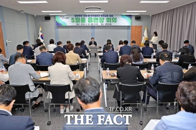 고흥군이 지난 20일 군청 팔영산홀에서 ‘2030 고흥인구 10만 달성’ 추진상황 점검 회의를 가졌다고 22일 밝혔다./고흥군