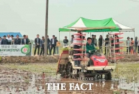  오성환 당진시장, 풍년 농사 기원 모내기 시연