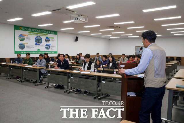 21일 당진시의회 농업정책개발 연구모임 전남 화순 도곡농협 로컬푸드 우수 현장 견학 장면. /당진시의회