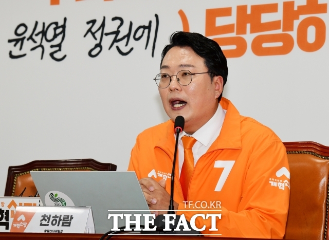 천하람 개혁신당 당선인은 23일 CBS라디오에서 시기 문제일 수는 있겠지만 국민의힘 미래 권력이 (채해병 특검법 재의요구권을 무력화할 수 있는) 8명 이상의 이탈표를 만들어 낼 거라고 확신한다고 말했다. /배정한 기자