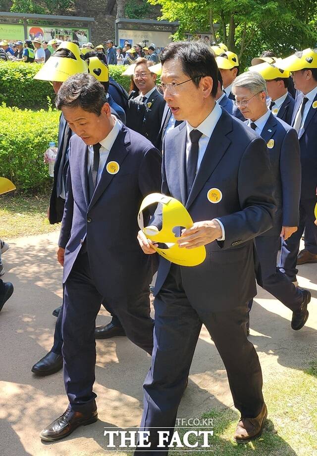 영국 유학 중인 김경수 전 경남도지사가 노무현 전 대통령 서거 15주기 추도식에 참석하기 위해 일시 귀국했다./김해=강보금 기자