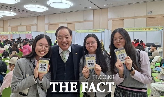 부산시교육청은 학생 개별 맞춤형 영어 말하기 온라인 학습 지원 프로그램인 ‘NALDA 화상영어’를 운영한다고 23일 밝혔다./부산시교육청.