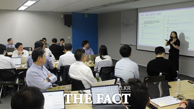 태광그룹 경영협의회 임직원들이 업무 효율 제고를 위한 챗GPT 활용을 주제로 열린 특강을 듣고 있다. /태광그룹