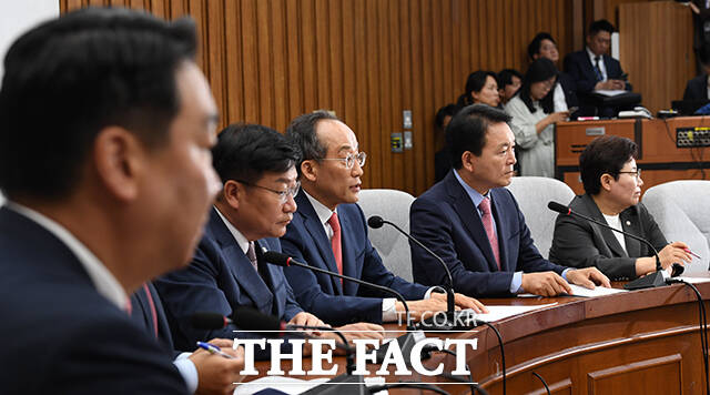 추경호 국민의힘 원내대표가 28일 국회 본회의를 앞두고 채상병 특검법 강행을 두고 윤석열 대통령 거부권 행사를 유도해서 또다시 탄핵을 외치려는 민주당의 전략이라고 했다. 지난 24일 여이도 국회에서 열린 원내대책회의에서 발언하고 있다./남윤호 기자