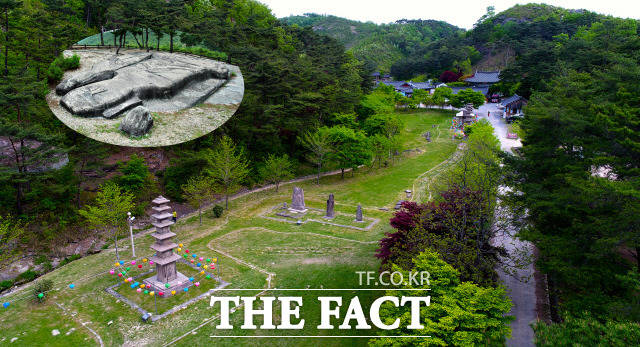 화순군이 운주사 석불⋅석탑군에 대해 세계유산에 등재기 위한 학술대회를 오는 31일 개최한다. 사진은 운주사에 있는 석불과 석탑 모습 / 더 팩트 DB