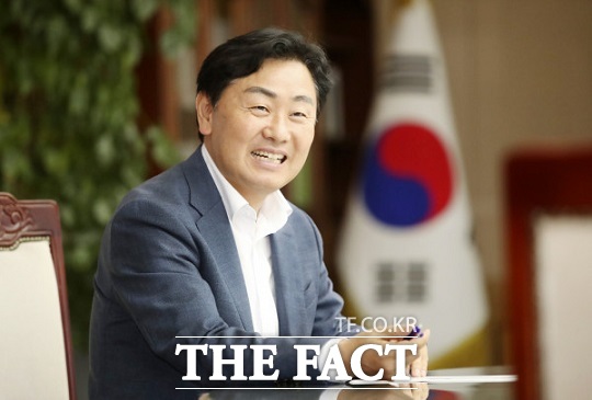 김관영 도지사가 28일 열린 간부회의에서 갑질은 반드시 근절하고, 동시에 의연하게 업무에 임해달라고 강조했다./전북도