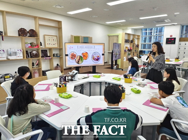 세종시교육청진로교육원이 오는 12월까지 운영하는 ‘2024년 주말 심화·융합 진로체험 프로그램’ 장면. /세종시교육청