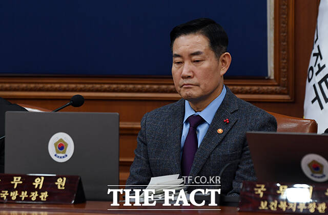 신원식 국방부장관이 1일 오후 싱가포르에서 열린 한일 국방장관회담에서 기하라 미노루 일본 방위상과 초계기 사태 재발 방지에 합의했다. /임영무 기자