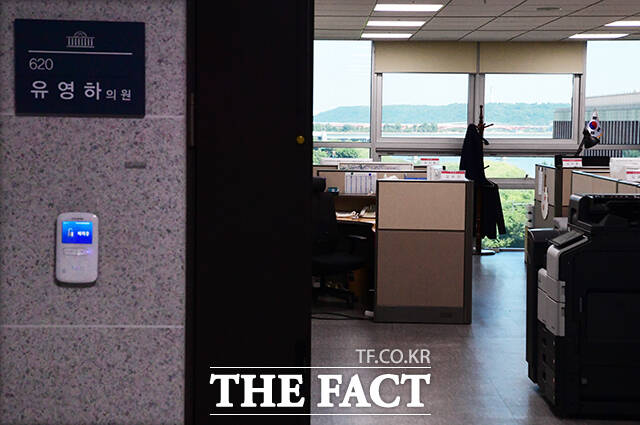 유영하 국민의힘 의원은 박근혜 전 대통령이 사용하던 의원회관 620호에 의원실을 차렸다. 620호는 한강이 보이는 경치가 좋은 호실로 손꼽히고 있다. / 국회=배정한 기자