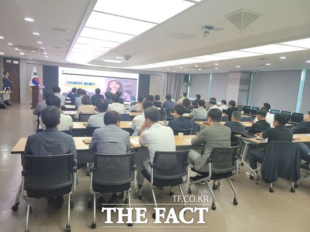 3일 아산시가 청렴아산 실현을 위해 5급 이상 간부공무원을 대상으로 공직자 행동강령, 청탁금지법 등 반부패 청렴교육을 실시하고 있다. /아산시