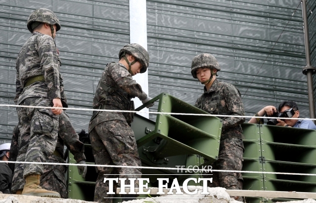 정부가 4일 9.19 남북군사합의 전부의 효력정지를 결정하면 대북 확성기 방송을 재개할지 주목된다. 정부는 오물 풍선 살포를 중단한 북한이 추가 도발을 감행한다면 대북 심리전으로 활용해온 확성기를 사용할 수 있음을 내비쳤다. /더팩트 DB