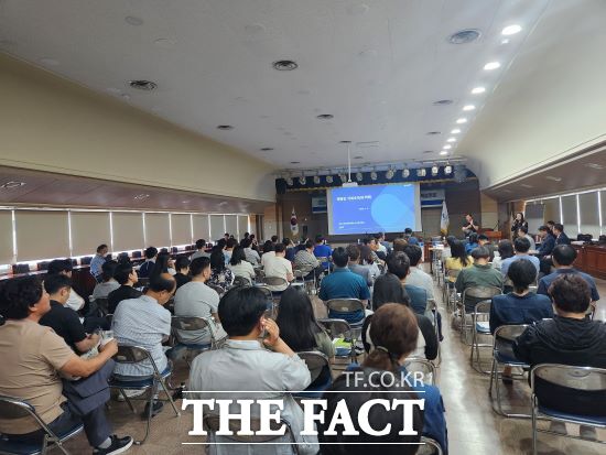 경기도는 ‘체육인 기회소득 시범사업’ 추진에 앞서 5일 시군, 체육기관 및 단체를 대상으로 정책설명회를 개최했다./경기도