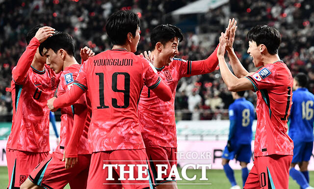 11일(화) 오후 8시 서울월드컵경기장에서 열리는 ‘2026 FIFA 북중미 월드컵’ 아시아지역 2차 예선 조별리그 C조 6차전 한국(홈)-중국(홈)전을 대상으로 하는 프로토 승부식 71회차 게임이 마감을 앞두고 있다. 사진은 지난 3월 태국과 홈 3차전./더팩트 DB