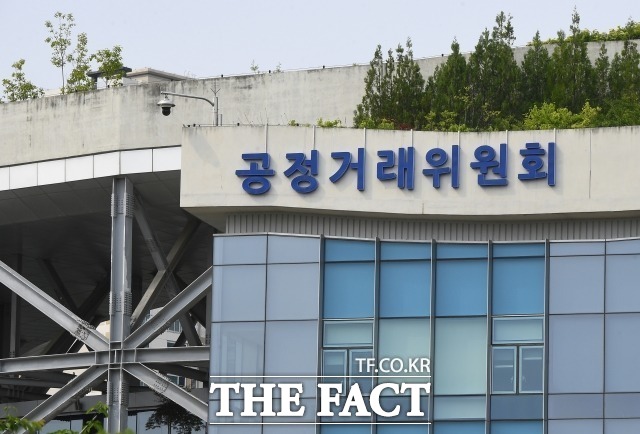 공정위는 쿠팡이 검색순위 상위에 고정 노출한 상품에 판매가 부진한 상품, 납품업체로부터 리베이트를 받기로 한 상품등을 포함했다고 밝혔다. /더팩트 DB