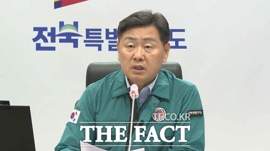 김관영 지사가 지진 발생과 관련 부안 현지에서 주민들의 빠른 일상 복귀는 물론 복구 절차 등에 대응하기 위해 온 힘을 쏟고 있다./전북도