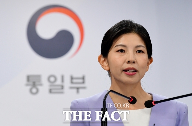 김인애 통일부 부대변인은 14일 북한의 우크라이나 평화회의 개최 비난에 대해 러시아의 침략행위를 맹목적으로 지지하고 있다며 국제 규범을 수호하려는 국제사회 노력을 폄훼하고 비난할 자격이 있는지 되묻고 싶다고 지적했다. /임영무 기자