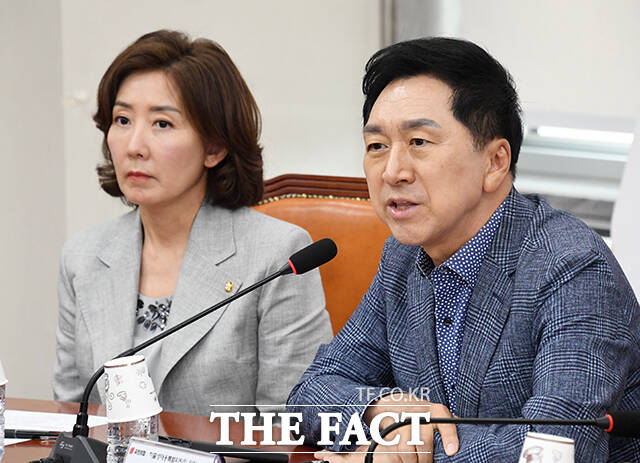 인사말 하는 김기현 의원(오른쪽).
