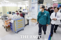  집단 휴진 앞두고 응급의료센터 살피는 한덕수 총리 [포토]