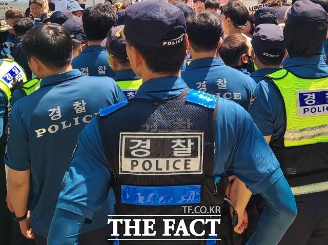 경찰청은 18일부터 20일까지 서울에서 국제형사경찰기구(인터폴)와 국외도피사범 검거 작전 회의를 개최한다고 밝혔다. 사진은 기사와 무관함./김영봉 기자