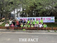  서천군 서면주민자치회, 춘장대 해수욕장서 맥문동 꽃밭 가꾸기 봉사활동