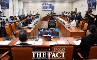  '이상민 장관 불출석'…반쪽 회의 이어지는 행정안전위원회 [TF사진관]