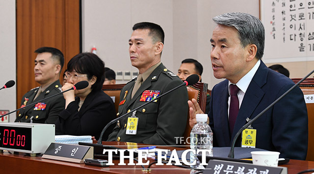 21일 국회 법제사법위원회에서 순직해병 수사방해 및 사건은폐 등의 진상규명을 위한 특별검사의 임명 등에 관한 법률안(채상병특검법) 입법청문회가 열렸다. (왼쪽부터) 박정훈 전 해병대 수사단장, 유재은 국방부 법무관리관, 임성근 전 해병대 1사단장, 이종섭 전 국방부 장관./ 남윤호 기자