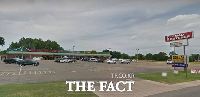 미국 아칸소주 한 도시 슈퍼마켓에서 총격이 발생해 3명이 숨졌다./구글 어스 캡처