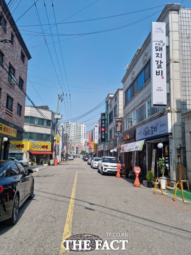 음식문화거리로 지정된 수원시 권선2동 맛고을거리./수원시