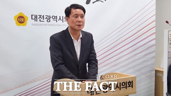 이상래 대전시의회의장이 24일 대전시의회 기자실에서 브리핑을 열고 국민의힘 의원총회 결과를 발표하고 있다. / 정예준 기자