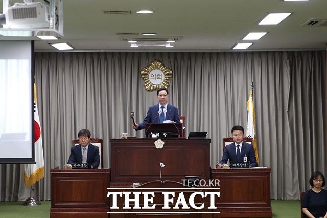 익산시의회는 24일 제261회 제1차 정례회 제3차 본회의를 열고 15일간의 회기 일정을 끝으로 제9대 전반기 의정활동을 모두 마무리했다./익산시의회