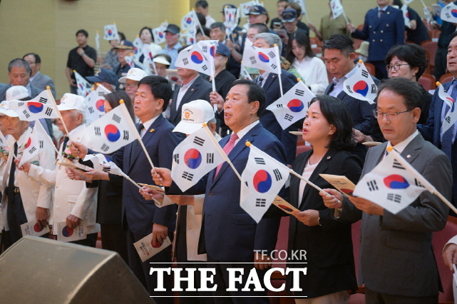 세종시가 25일 시청 여민실에서 ‘6·25전쟁 제74주년 기념식’을 열고 있다. /세종시