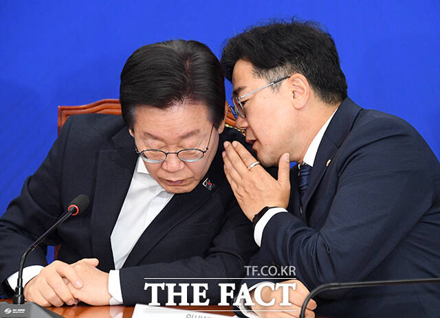 다만 박 원내대표가 이 전 대표의 2중대로서의 한계를 보였다는 비판도 적지 않다. /배정한 기자