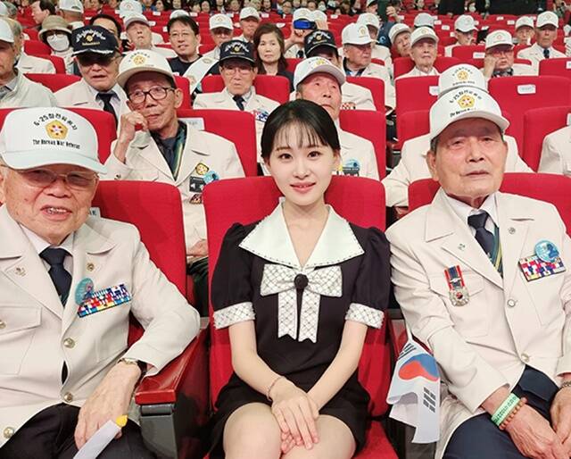김다현은 이날 행사가 끝난 후 본인 인스타그램을 통해 6·25전쟁 제74주년 기념식에 참석, 다시는 대한민국에 6·25와 같은 슬픈 비극이 없길 바라는 마음으로 전선야곡과 비내리는 고모령을 불렀다고 밝혔다. /김다현 인스타그램
