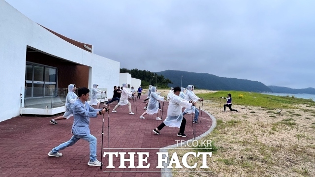 완도군은 지난 19일부터 20일까지 1박 2일 동안 여행사 관계자를 대상으로 해양 치유 팸투어를 진행했다고 25일 밝혔다./완도군