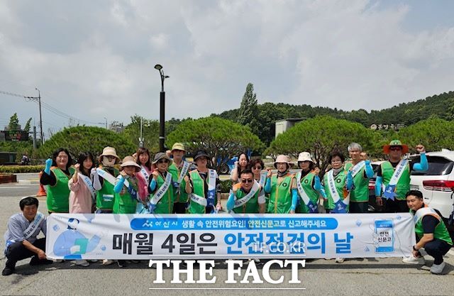 아산시가 신정호수공원에서 ‘제346차 6월 안전점검의 날’ 캠페인을 벌이고 있다. /아산시