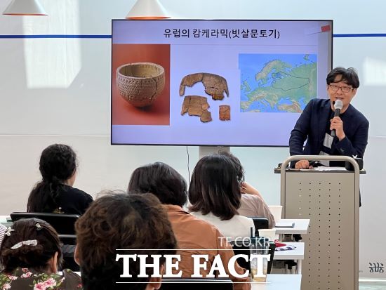 한국도자재단은 2024 길 위의 인문학 ‘박물관 도자문화강좌’ 참가자를 다음달 1일부터 선착순 모집한다고 밝혔다./ 한국도자재단