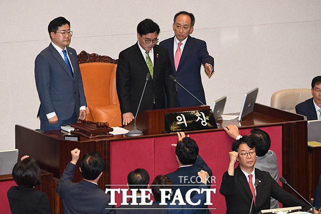 국민의힘 의원들은 발언권을 보호해 달라고 요청했지만 우 의장은 충분히 보장했다는 입장이라고 설명했다.