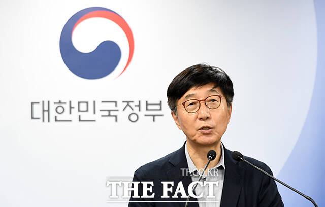 2024년도 대한민국최고과학기술인상을 수상한 박남규 성균관대학교 석좌교수가 5일 오전 서울 종로구 정부서울청사에서 수상소감을 밝히고 있다. /임영무 기자