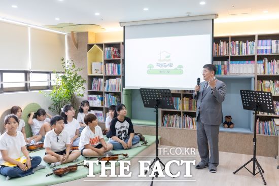 경기도는 5일 구세군 한국군국(이하 구세군), 롯데홈쇼핑과 협력해 부천시 고강동지역아동센터에 작은도서관을 개관했다./경기도