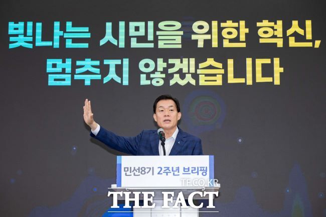 이재준 수원시장이 8일 수원시청 중회의실에서 취임 2주년 기자회견을 열고 있다./수원시