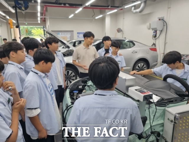 한국폴리텍대학 광주캠퍼스(학장 강구홍)는 숭일중학교 1학년 학생 187명을 대상으로 2024학년도 진로체험 프로그램 ‘꿈길’을 운영했다고 8일 밝혔다./한국폴리텍대학 광주캠퍼스